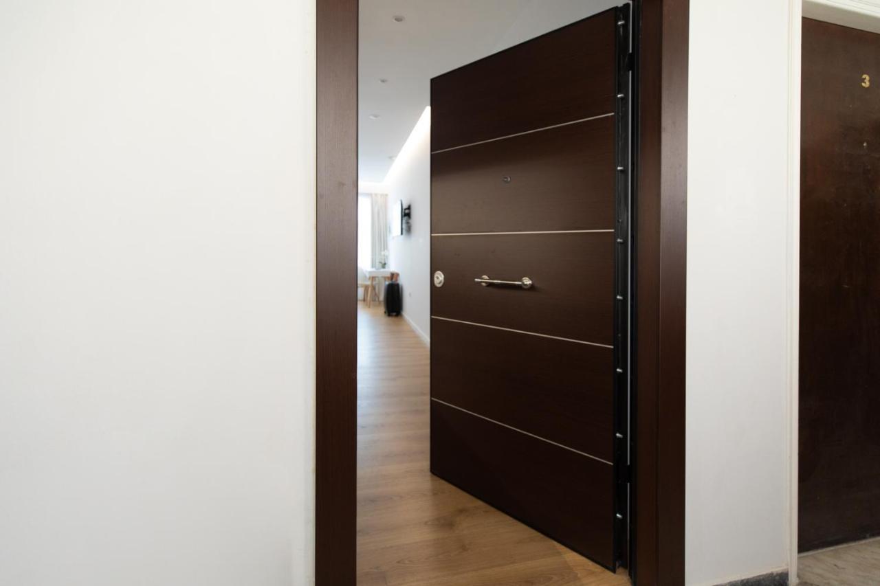 Minimal Apartment In Plaka Athens Exterior photo